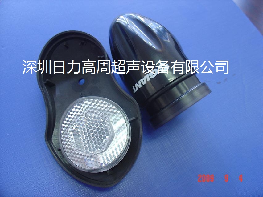 自動轉盤式超聲波焊接機(16工位) 自動轉盤式超聲波焊接機(16工位)